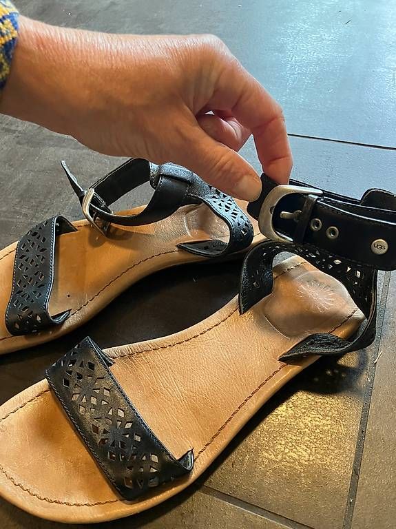 Scarpe da donna: Sandalen von UGG, Grösse 37 – Usato da Romont BE venduto da chrinou 1