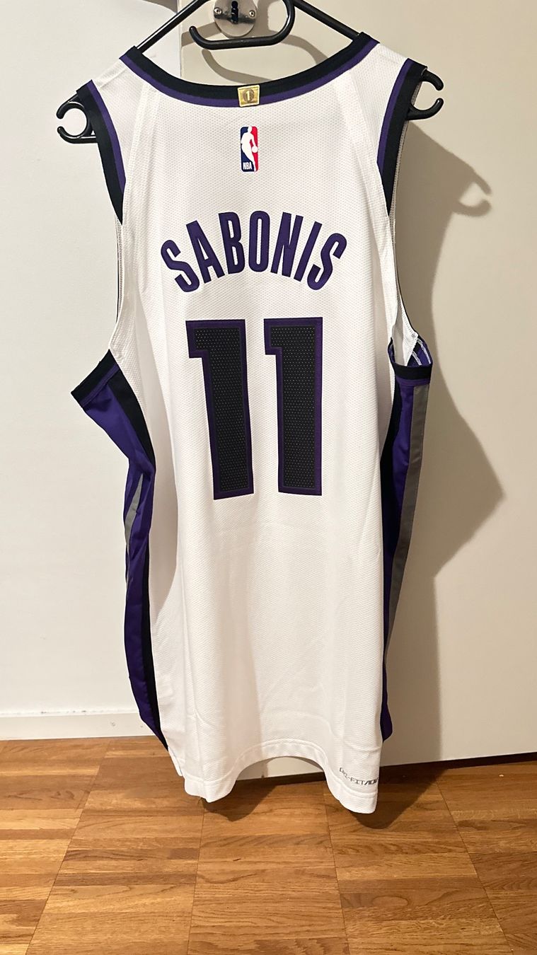 Nike Canottiere & Pantaloni: NBA Sacramento Kings Authentic Association Jersey – Nuovo e nell'imballaggio originale da Zürich venduto da SisterCarrie 1