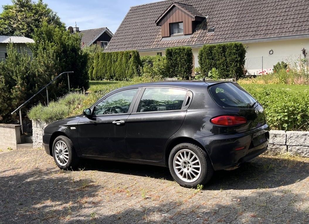 Alfa Romeo Automobili: Alfa Romeo 147, 1.6, Jg. 2006 – Usato da Grafstal venduto da Nerina 1
