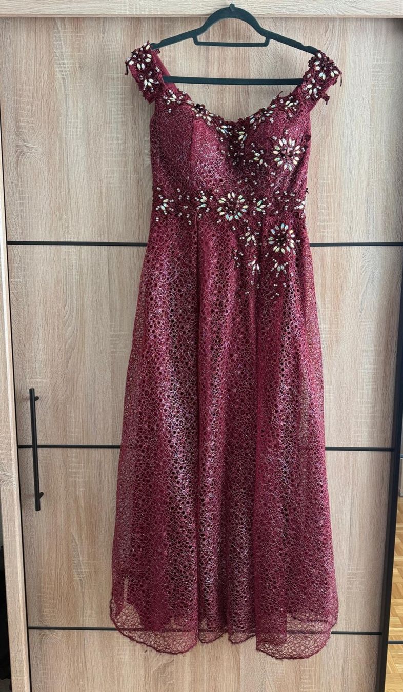 Kleider: Abendkleid Bordeaux – Gebraucht aus Chur von b58340