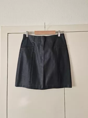 Schwarzer Kunstleder Rock - Grösse 38