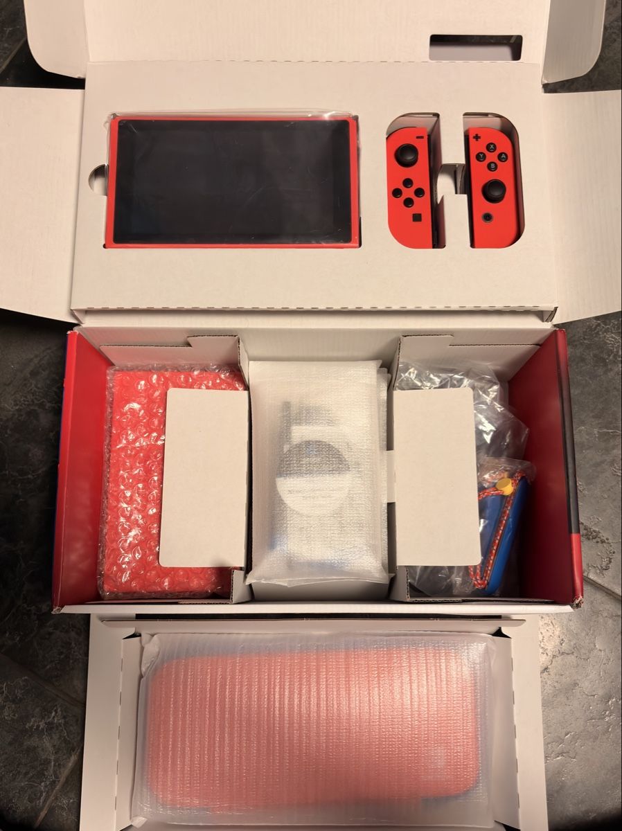 Nintendo Consoles: Nintendo Switch Mario Blau & Rot Edition – D'occasion à Mettmenstetten par stompn77 1