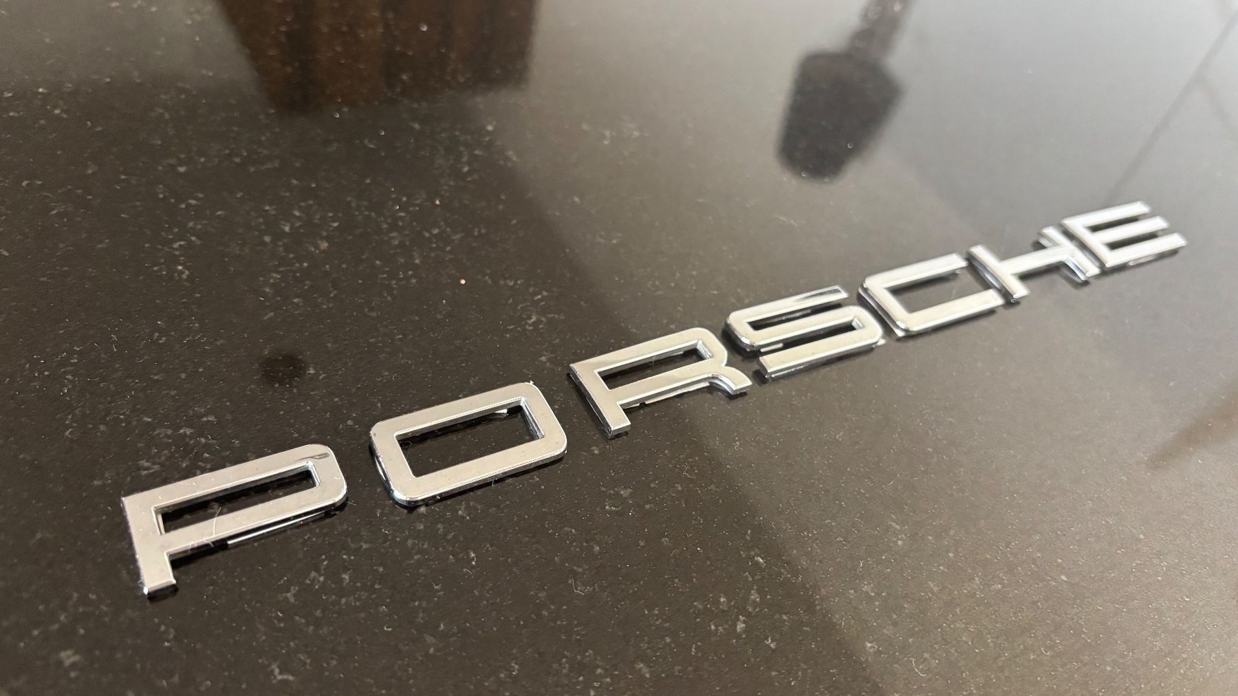 Porsche Tutti pezzi di ricambio auto: Original PORSCHE Schriftzug Emblem – Usato da Lengnau BE venduto da 4ConsultingSolutions 1