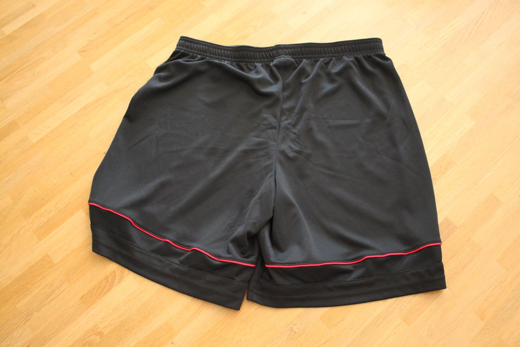 Nike Pantaloni: Nike Shorts – Usato da Mörschwil venduto da leg_yrn8 1