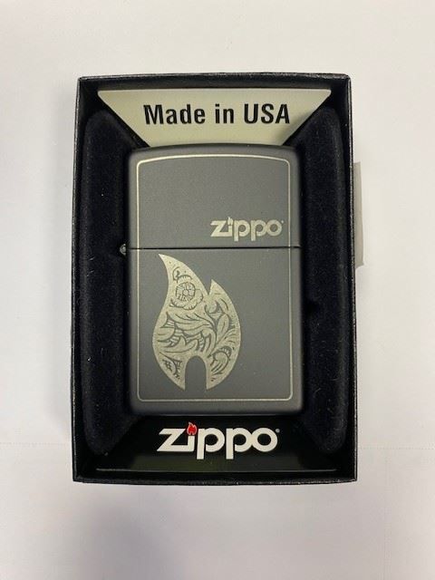 Zippo Accendini: Zippo Black Flame – Nuovo e nell'imballaggio originale da Wängi venduto da elcigarro