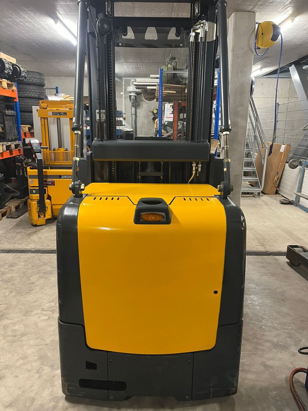 Jungheinrich Carrelli elevatori e a forche: Jungheinrich EKS312 Stapler Kommissionierer – Usato da Appenzell venduto da Baumonteur 1