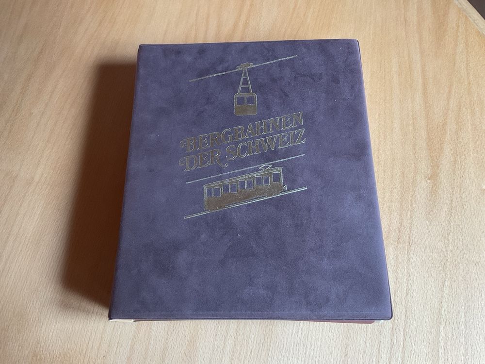 Premium Pokémon Karten Binder – Wasserdicht, Mit Reißverschluss, 400 Karten Kapazität, 50 Abheftbare Seiten, Inkl. Trageband