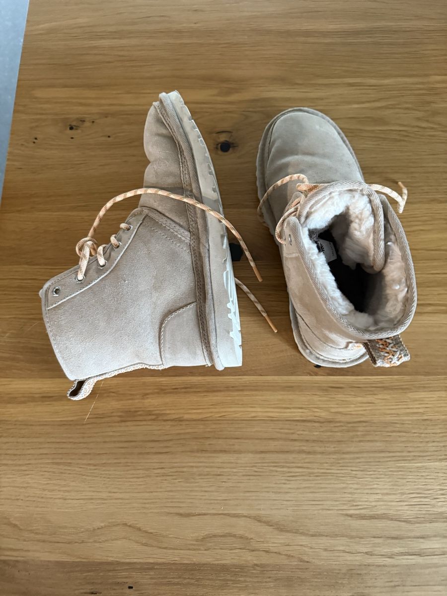 Scarpe da donna: UGG Boots 39 – Usato da Boncourt venduto da Doodle 4