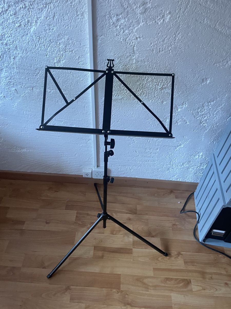 König & Meyer Instrumenten-& Notenständer: Support à partition K&M – Gebraucht aus St. Gallen von jvu_wm5v