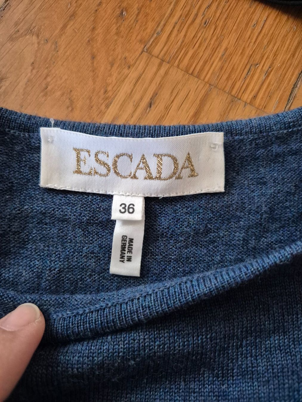 Escada T-shirt: Merino T-Shirt von Escada S – Usato da Schliern b. Köniz venduto da elf2011 1