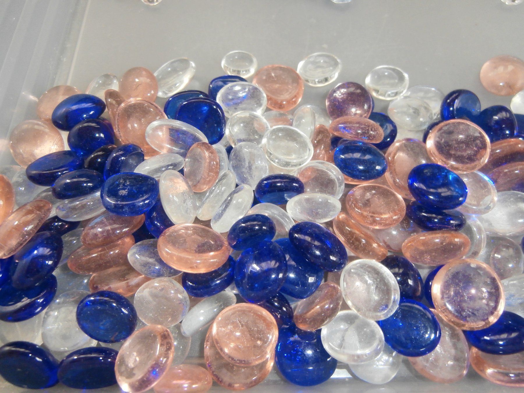 Tutte le decorazioni: Glassteine und diverses farbiges Deko Material – Usato da Rüschegg-Heubach venduto da Ofen111 2