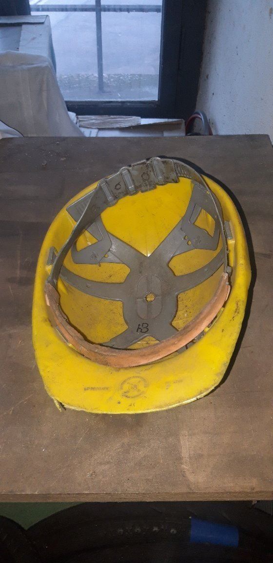 Protezione per viso e udito: Gelber Bauhelm – Usato da Höri venduto da 2oo892 3