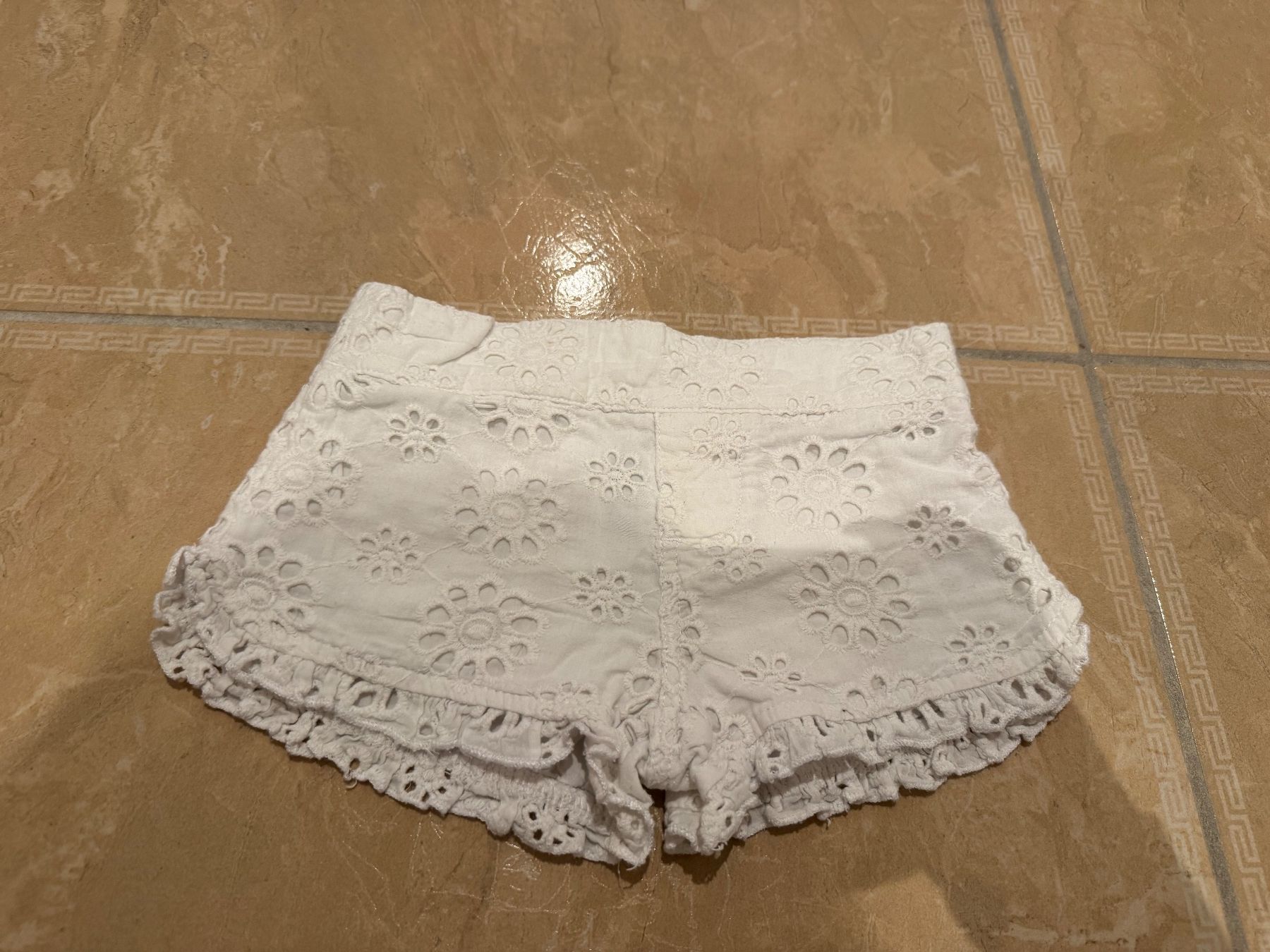 Guess Pantaloni: Guess  süsse Shorts, 3j 98 – Usato da Klingnau venduto da Markus14