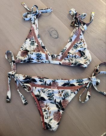 Beach Riot Bikini mit Blumenmuster, Top Zustand!