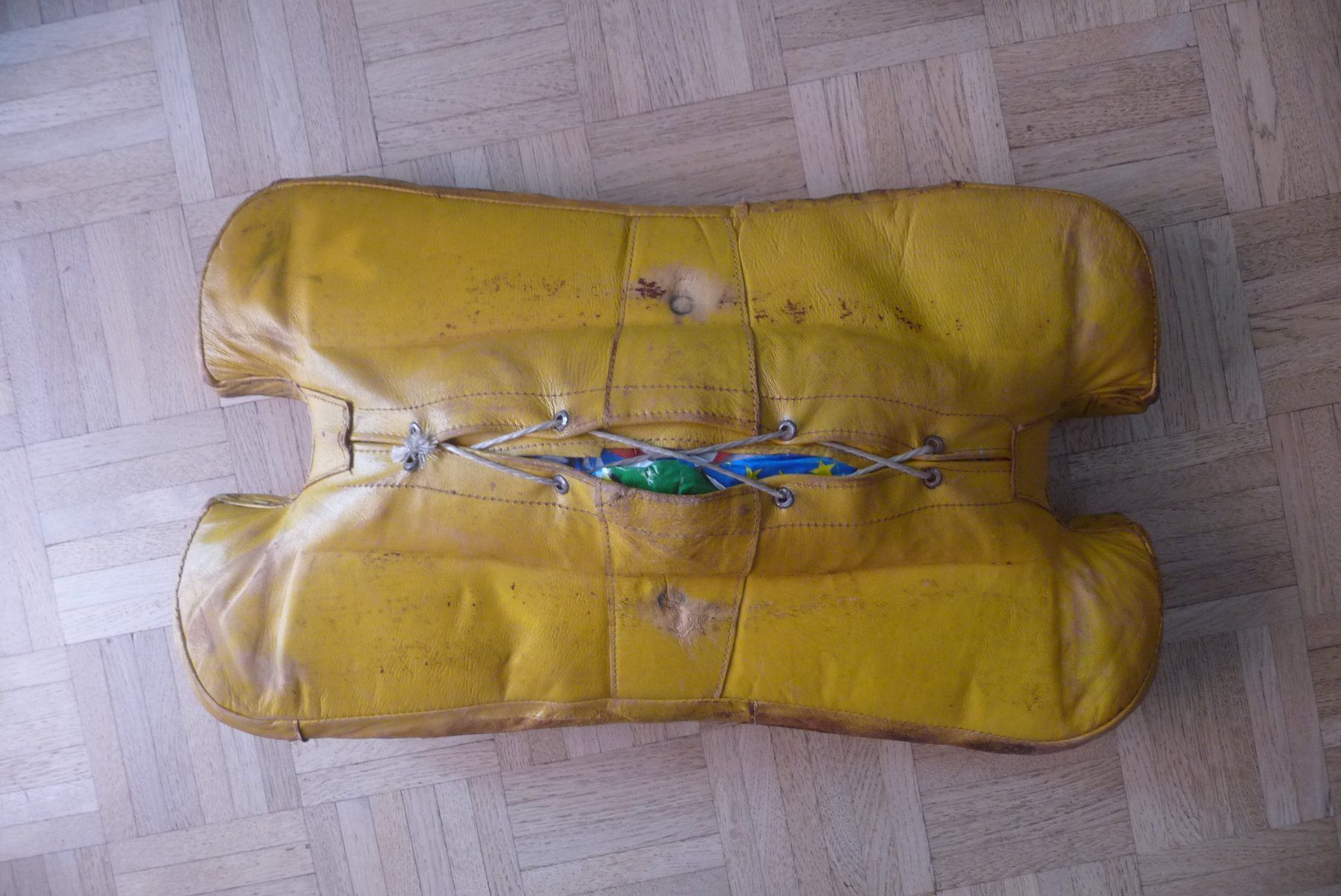 Hocker: Kamelsattel Hocker – Gebraucht aus Zürich von Edje 3