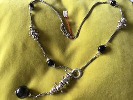 Collier long métal argenté/boules noires