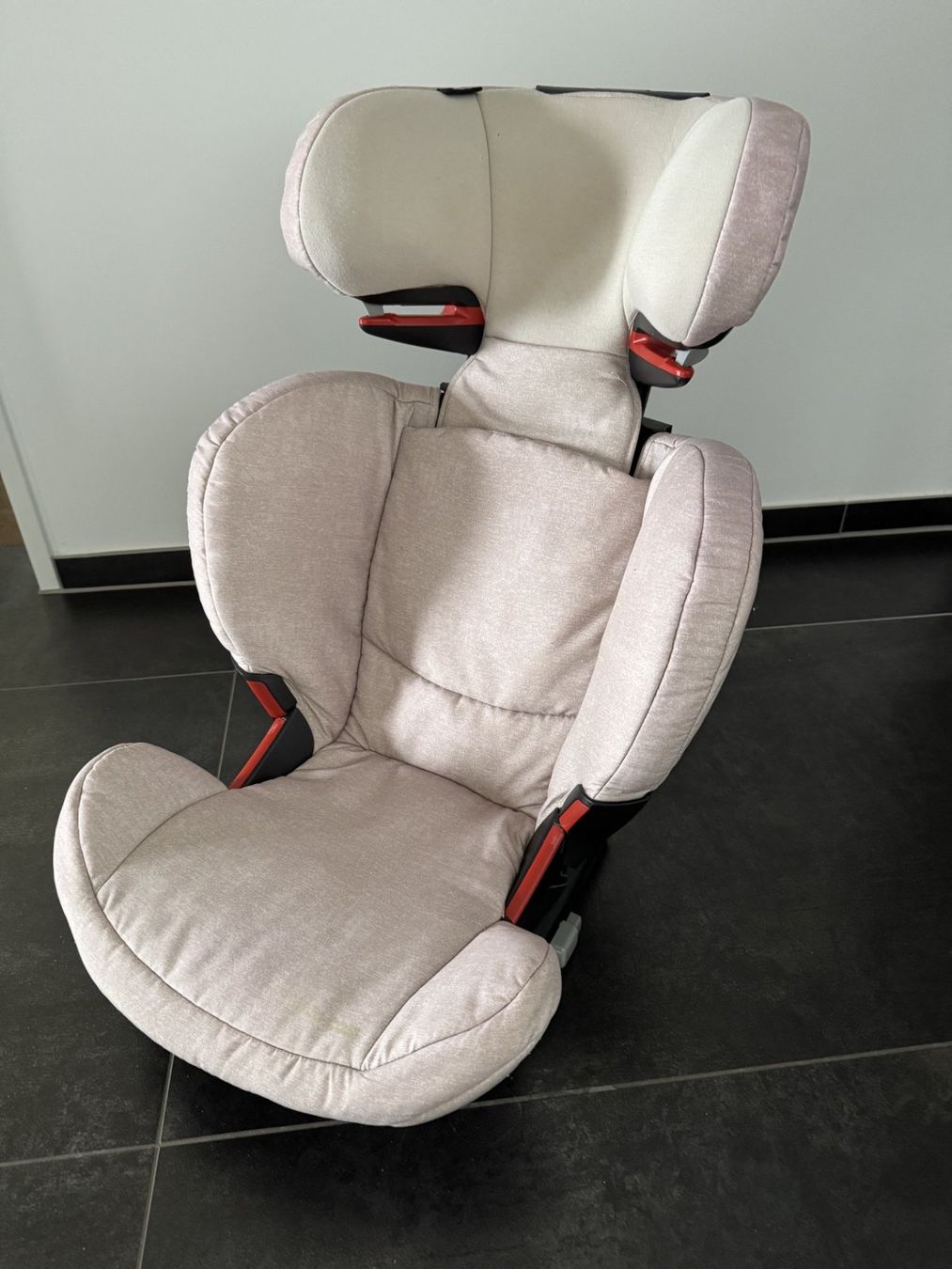 Maxi-Cosi Seggiolini per auto: MaxiCosi Rodifix mit Isofix – Usato da Wangen b. Olten venduto da Braeggi