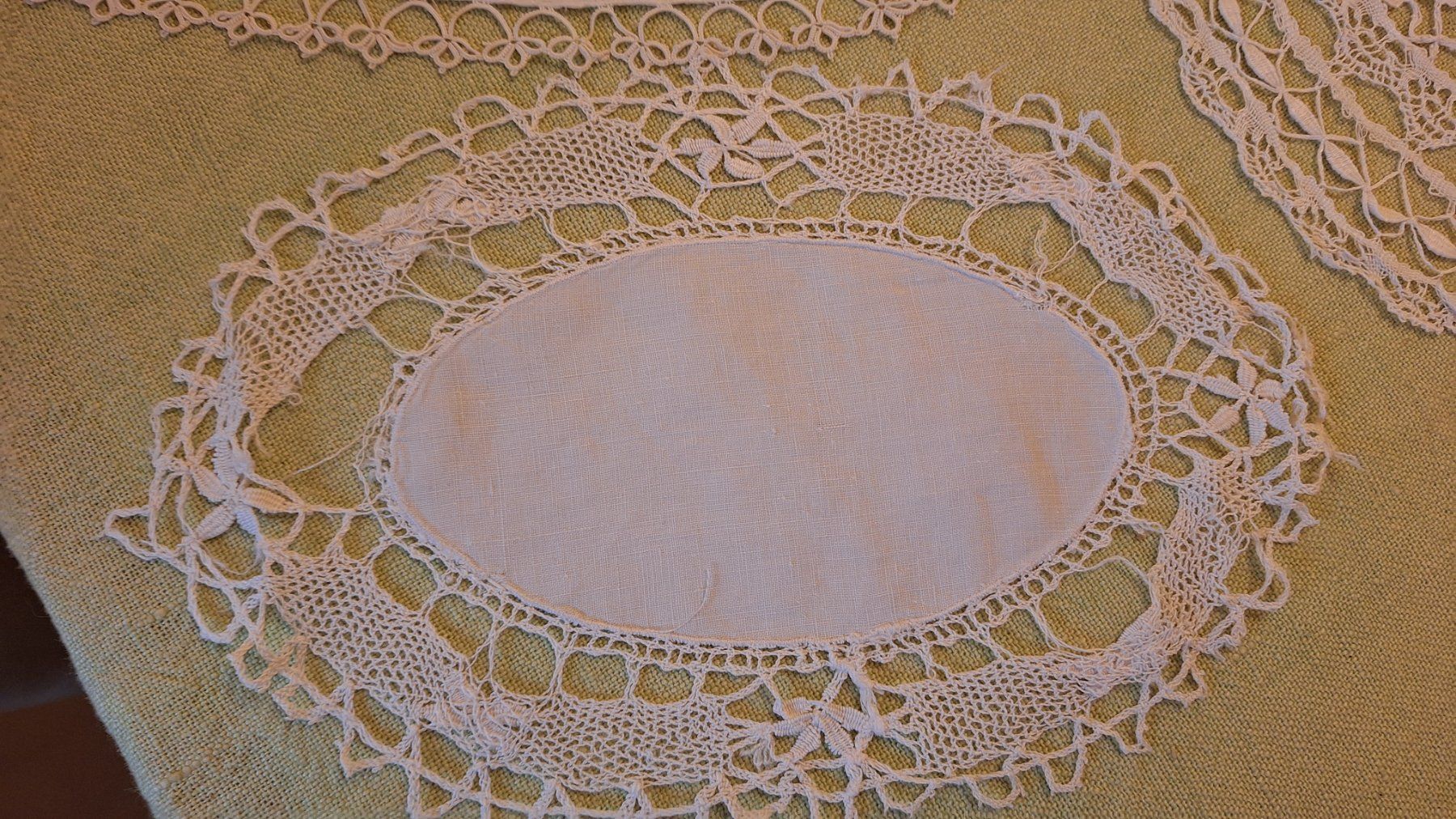 Sonstige Tischwäsche: Lot ,ovale / runde Vintage Spitzen-Deckelchen – Gebraucht aus Dornach von majo8689 4