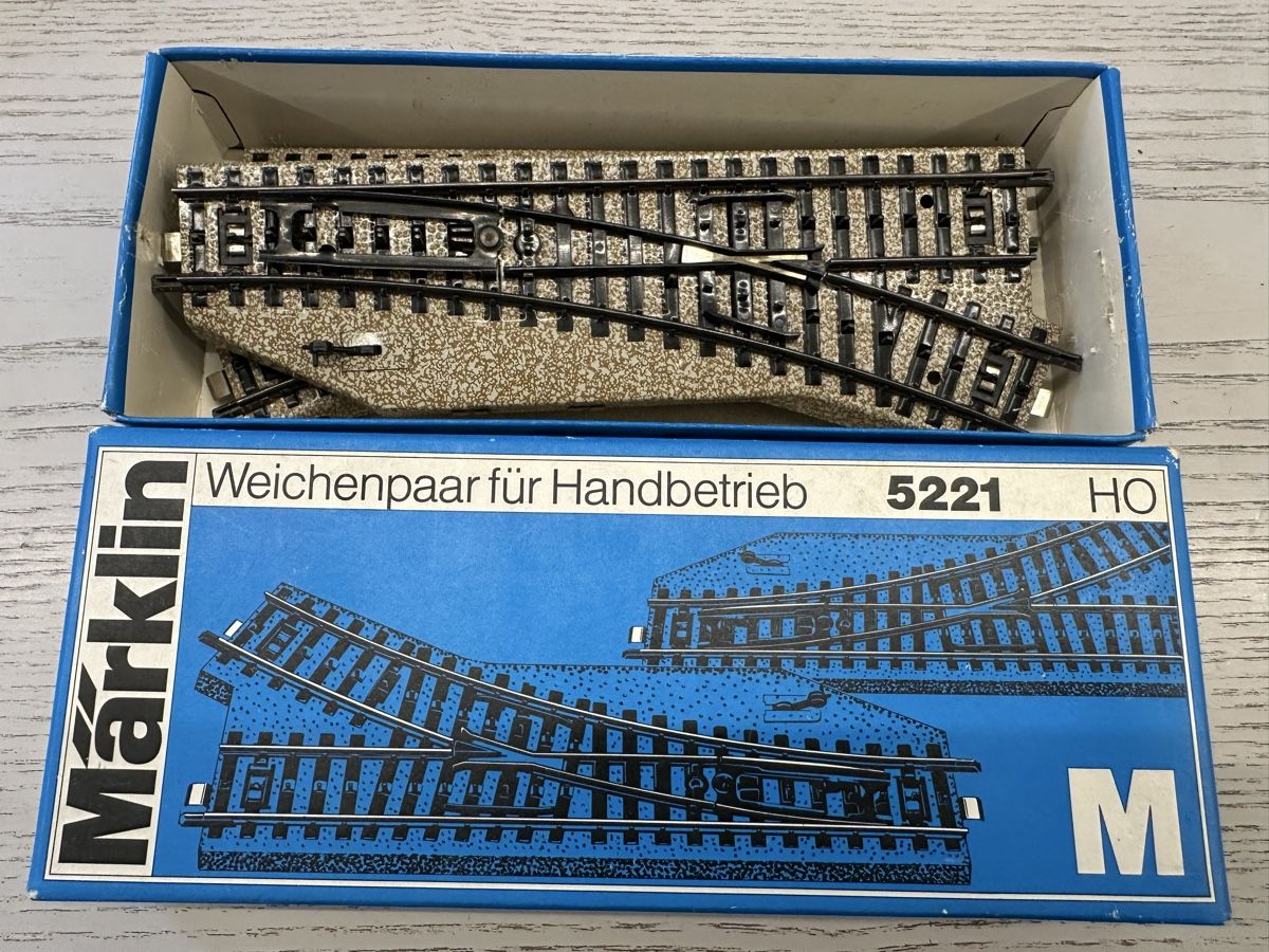 Märklin Modellini di ferrovie: Märklin 5221 Weichenpaar Handbetrieb – Usato da Lupsingen venduto da New-Haven