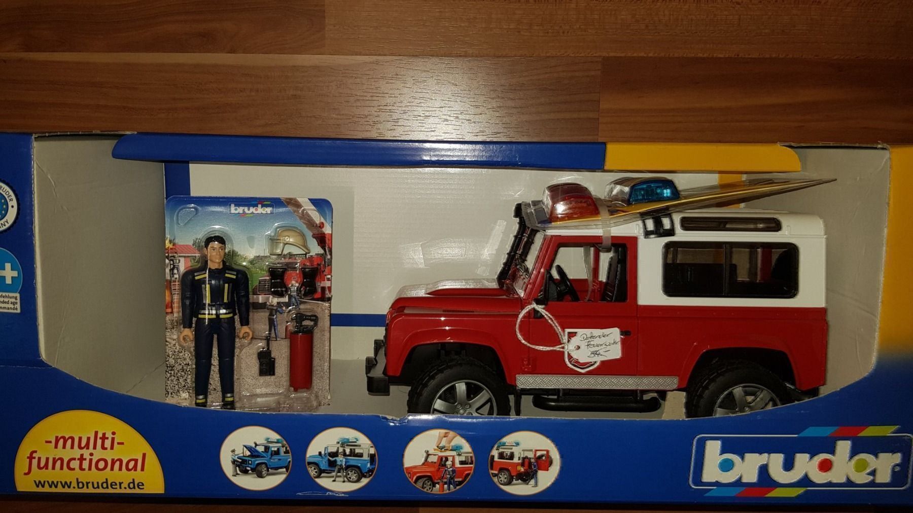 Bruder Giocattoli: Bruder Defender Feuerwehr mit Figur – Nuovo e nell'imballaggio originale da Schwarzenburg venduto da flamingo1970