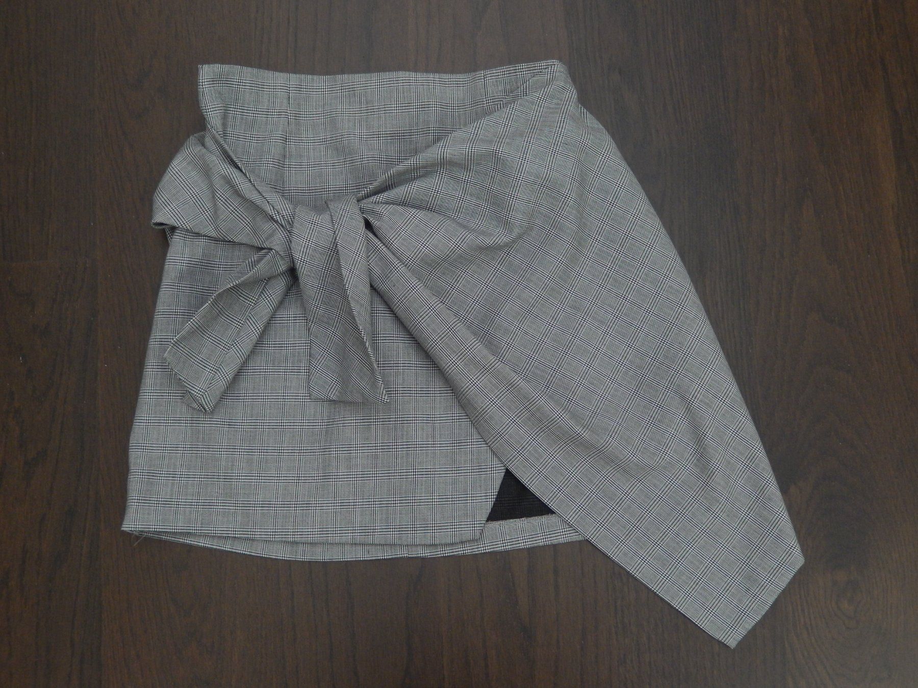 Zara Gonne: ZARA Twist Minirock Gr. XS – Usato da Tuggen venduto da vivira 4