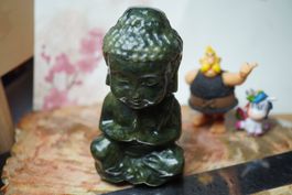 Buddha   aus Nephrit Jade   10 cm x 5.5cm  no1