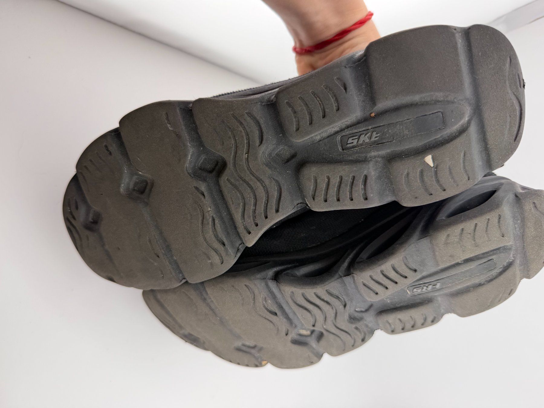 Scarpe da donna: Schwarze Skechers Schuhe – Usato da Riehen venduto da edu_92w7 7