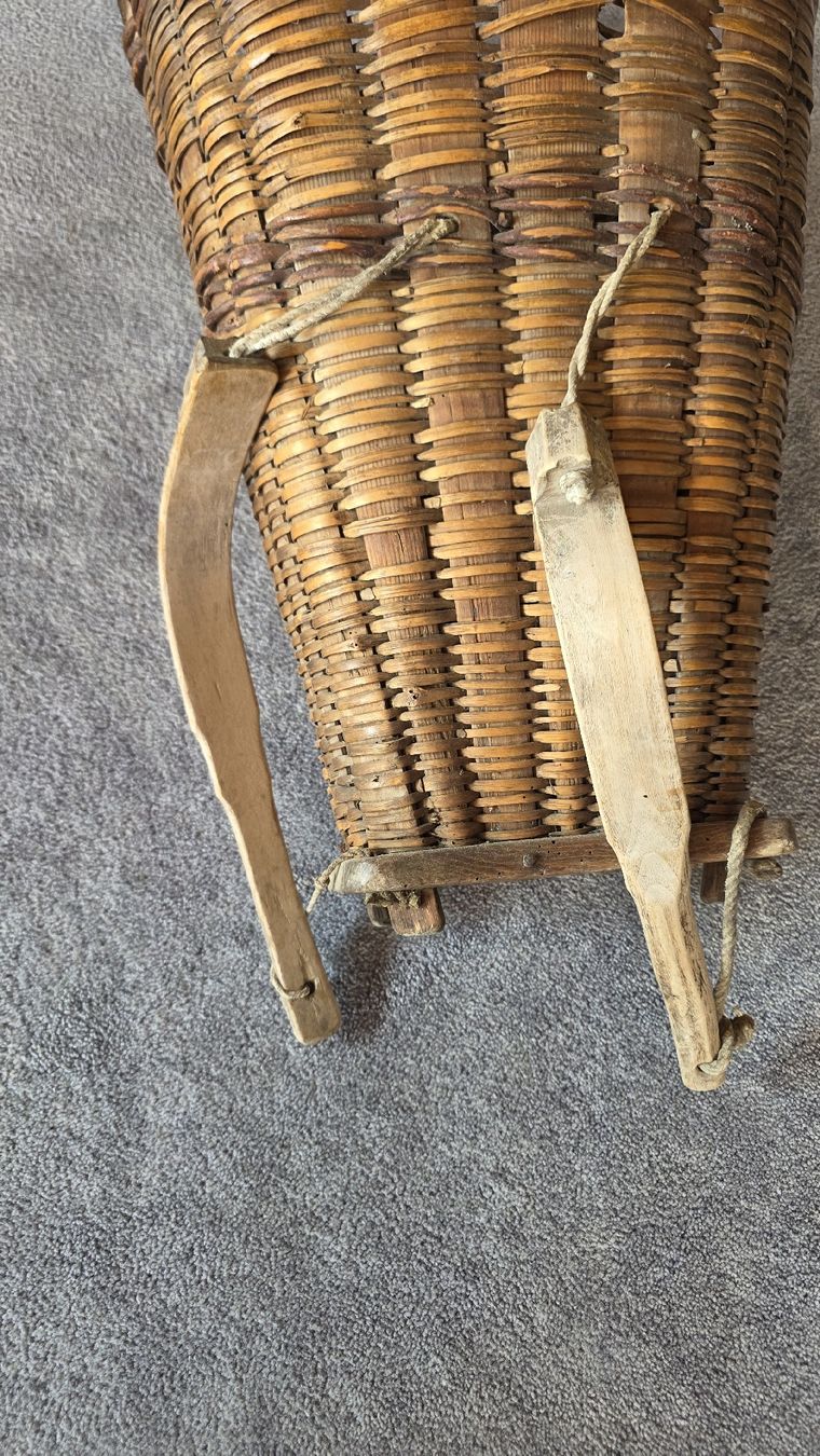 Autres antiquités ou arts: Korb mit Holzgriffen guter Zustand – D'occasion à Gonten par reko12 2