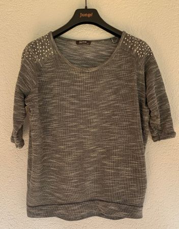 Pulli grau mit silbrigen Facettenperlen