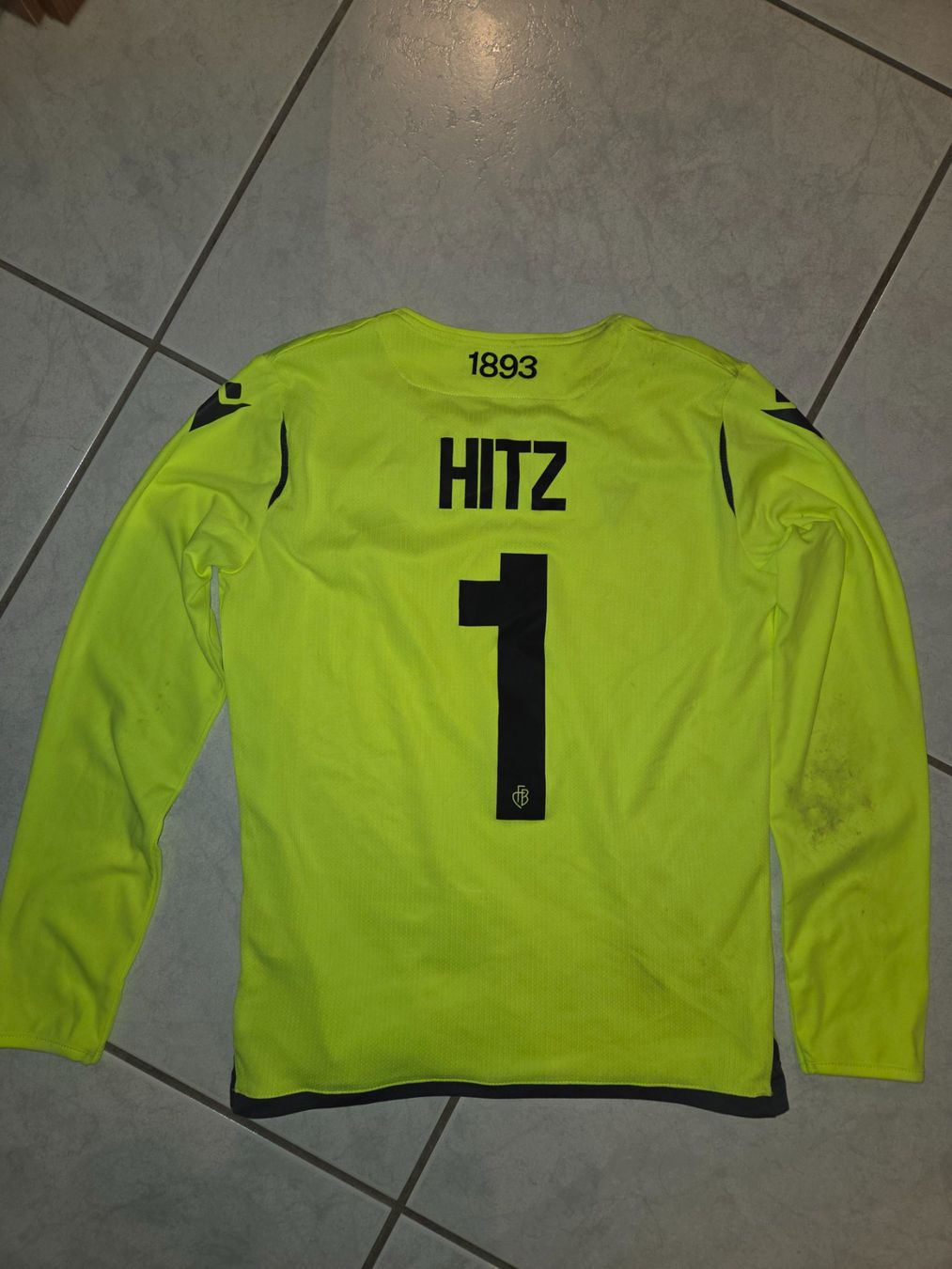 FC Bâle Survêtements: FC Basel Torwarttrikot Macron Hitz 1 – D'occasion à Gelterkinden par Cel07 1