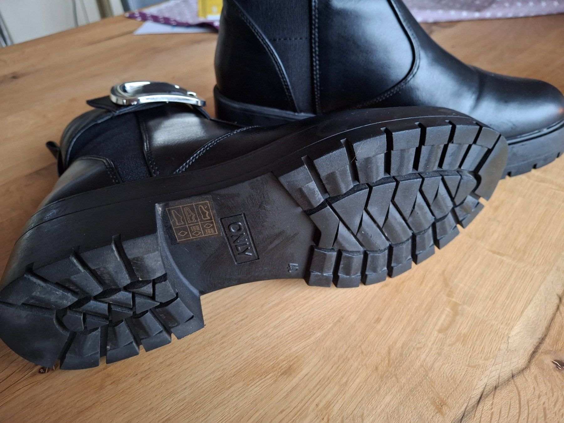 Scarpe da donna: Schöne schwarze Boots gr.40 – Usato da Sigriswil venduto da Aline_87 3