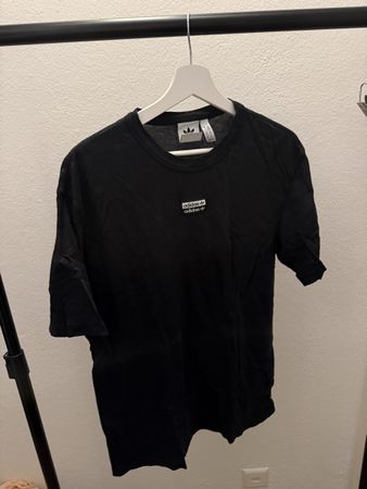 Adidas T-Shirt schwarz Grösse M in gutem Zustand