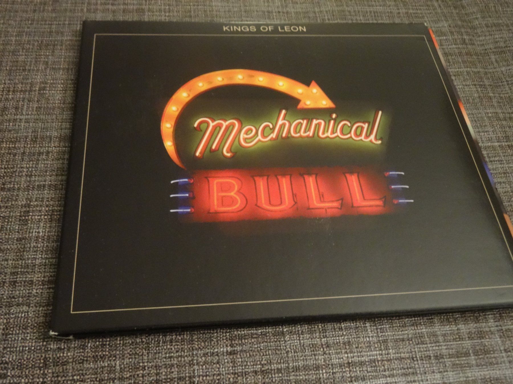 CD: Kings of Leon - Mechanical Bull - CD – Usato da Olten venduto da Disc-Ausverkauf