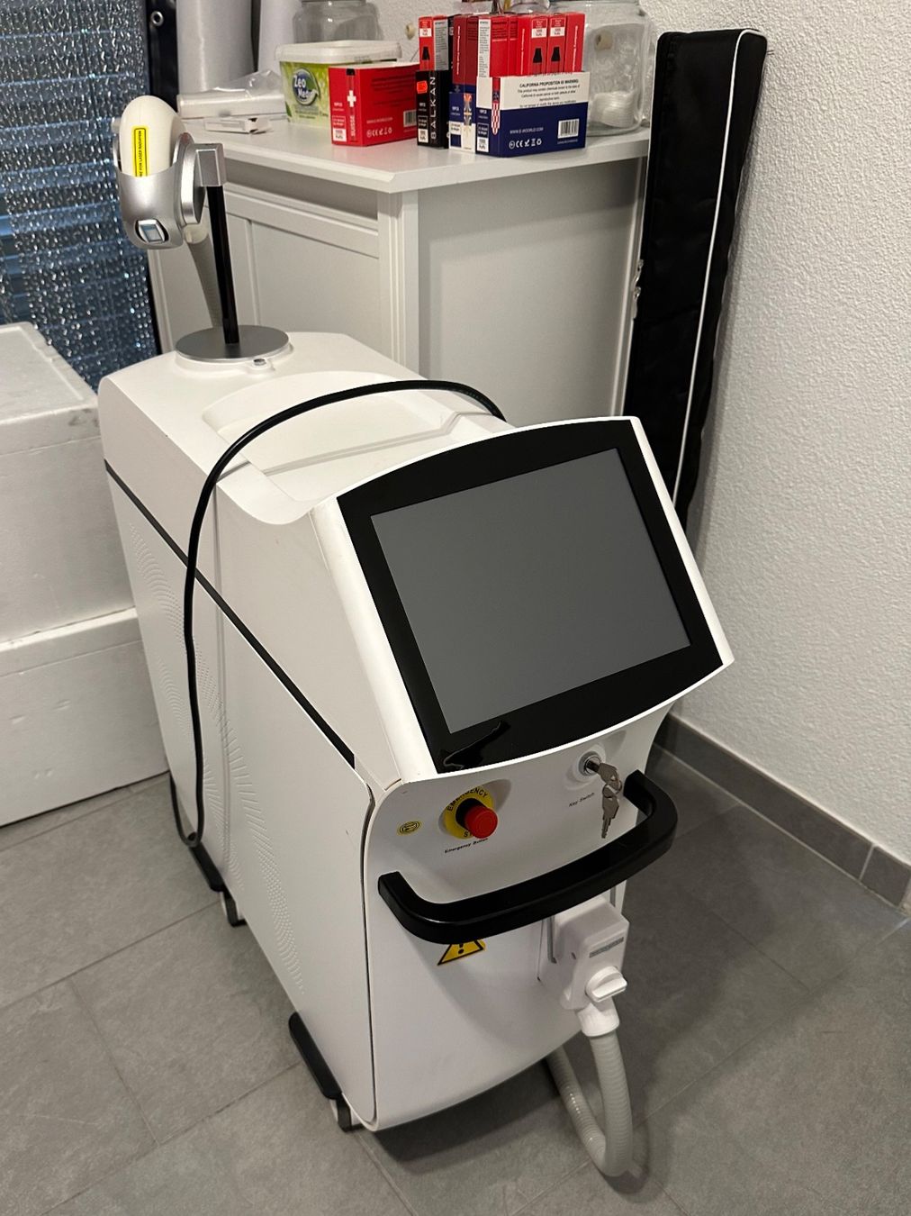 Epilatori: Professioneller Diode Laser / Haarentfernung – Usato da Glattpark(Opfikon) venduto da Darkotattoo