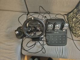Volant Logitech G920 avec levier de vitesse et pédales