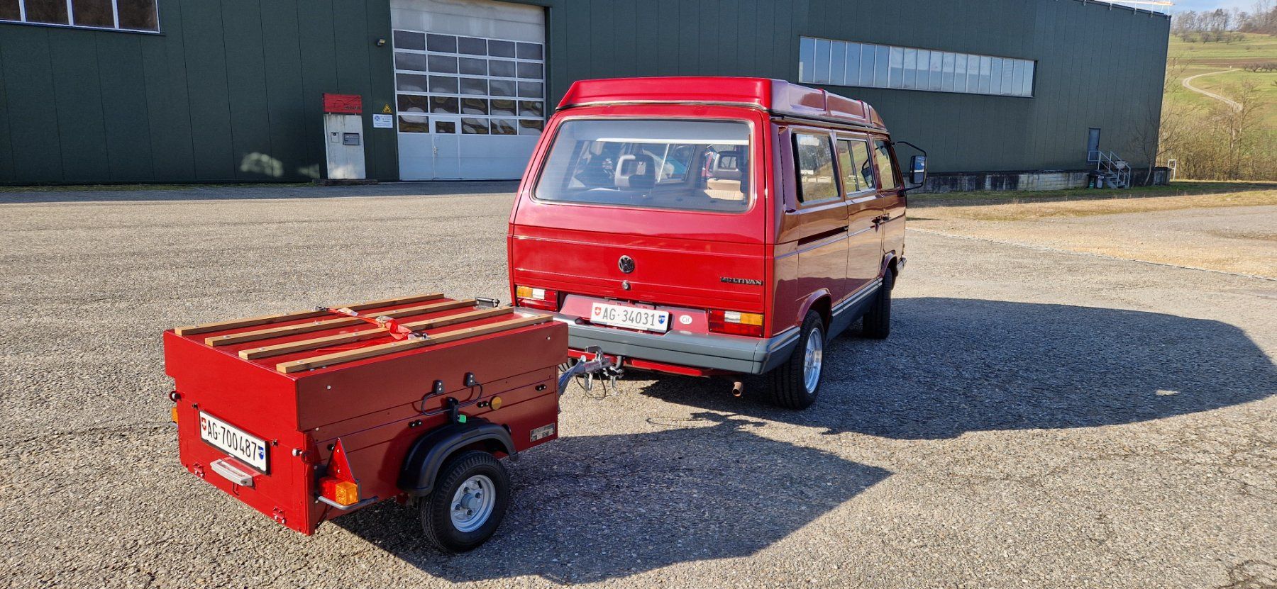 VW Véhicules de camping: VW T3 Multivan mit Aufstelldach und Campinganhänger – D'occasion à Wölflinswil par VAG-DRIVER 1