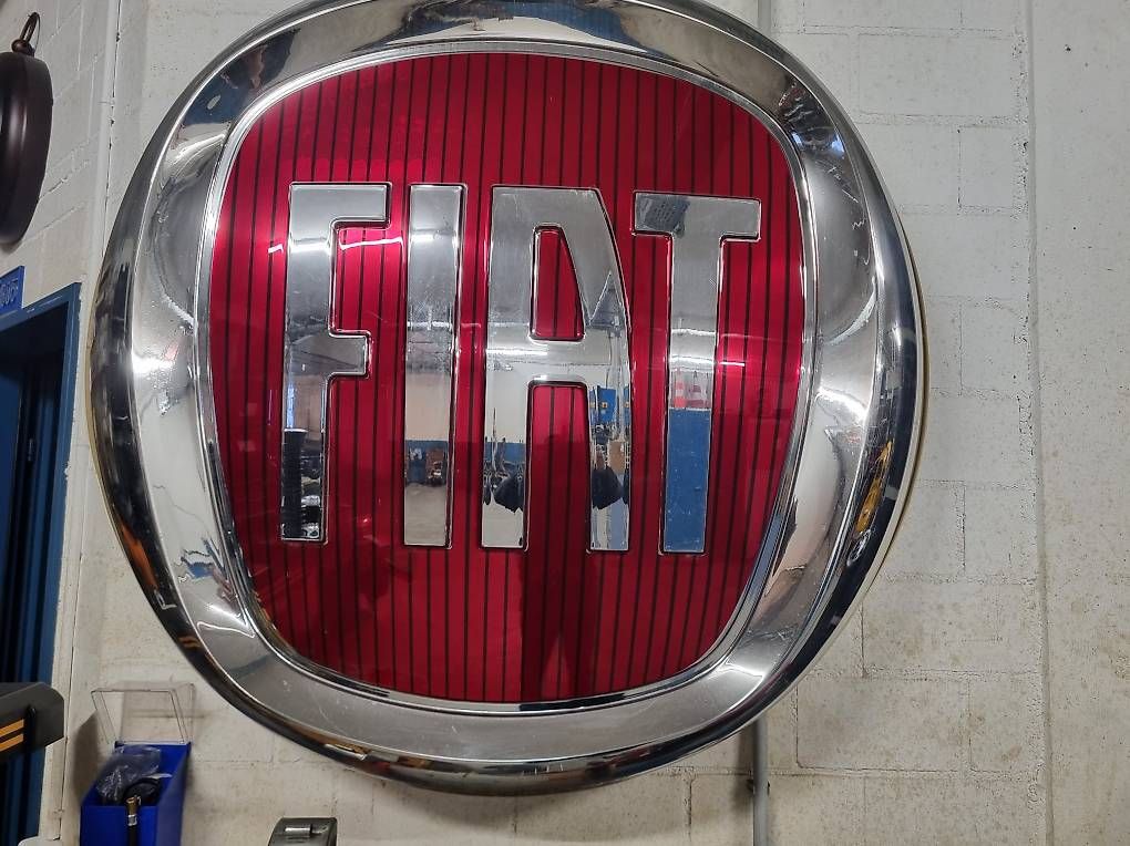 Tutti pezzi di ricambio auto:  Fiat Logo / Emblem  Chrom & Rot  Set – Usato da Rupperswil AG venduto da Fiatpafumi
