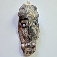 Masque africain authentique, sculptée en pierre