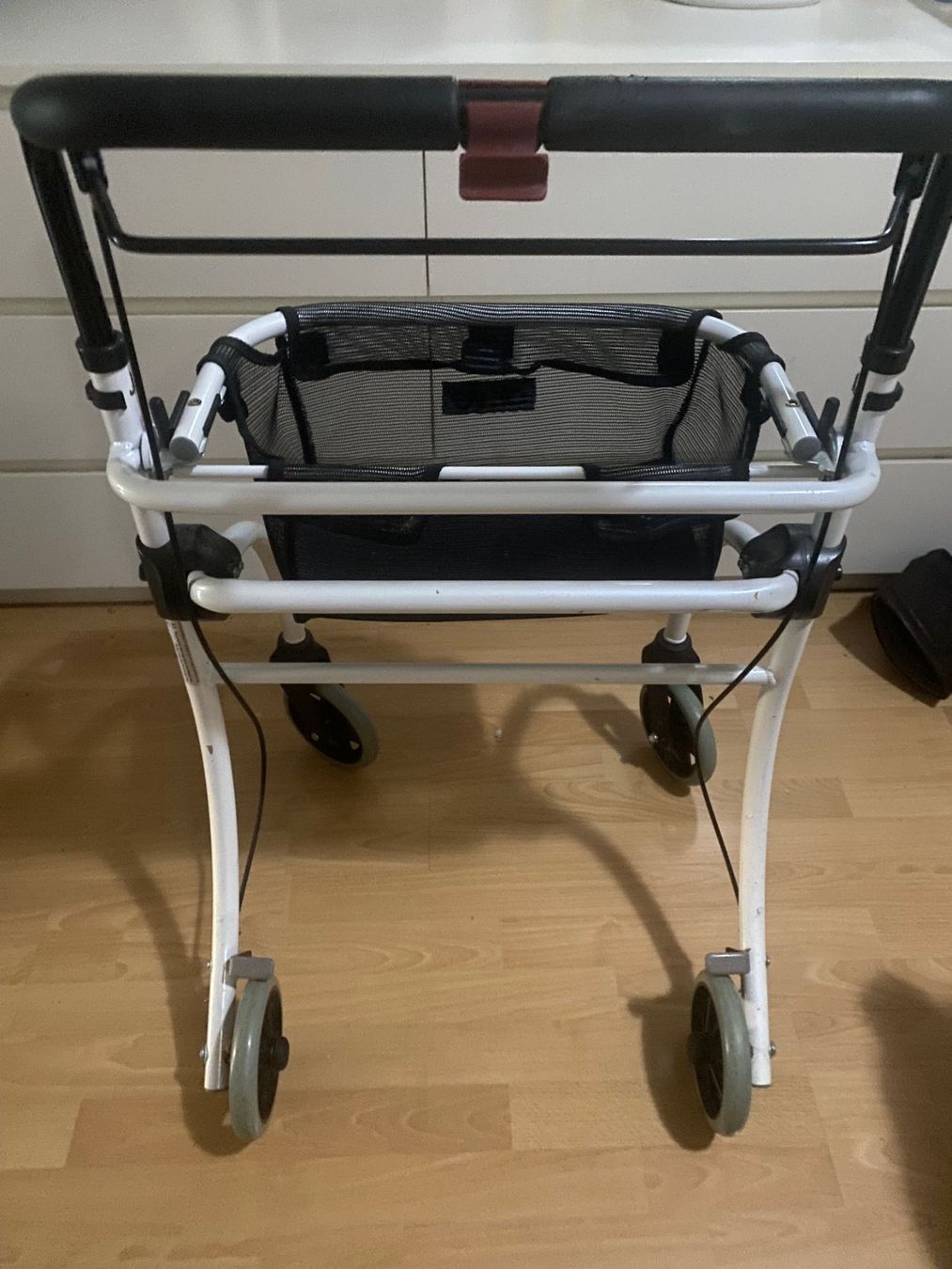 Aides à la marche: Rollator Compact – D'occasion à Möhlin par juin1992 2