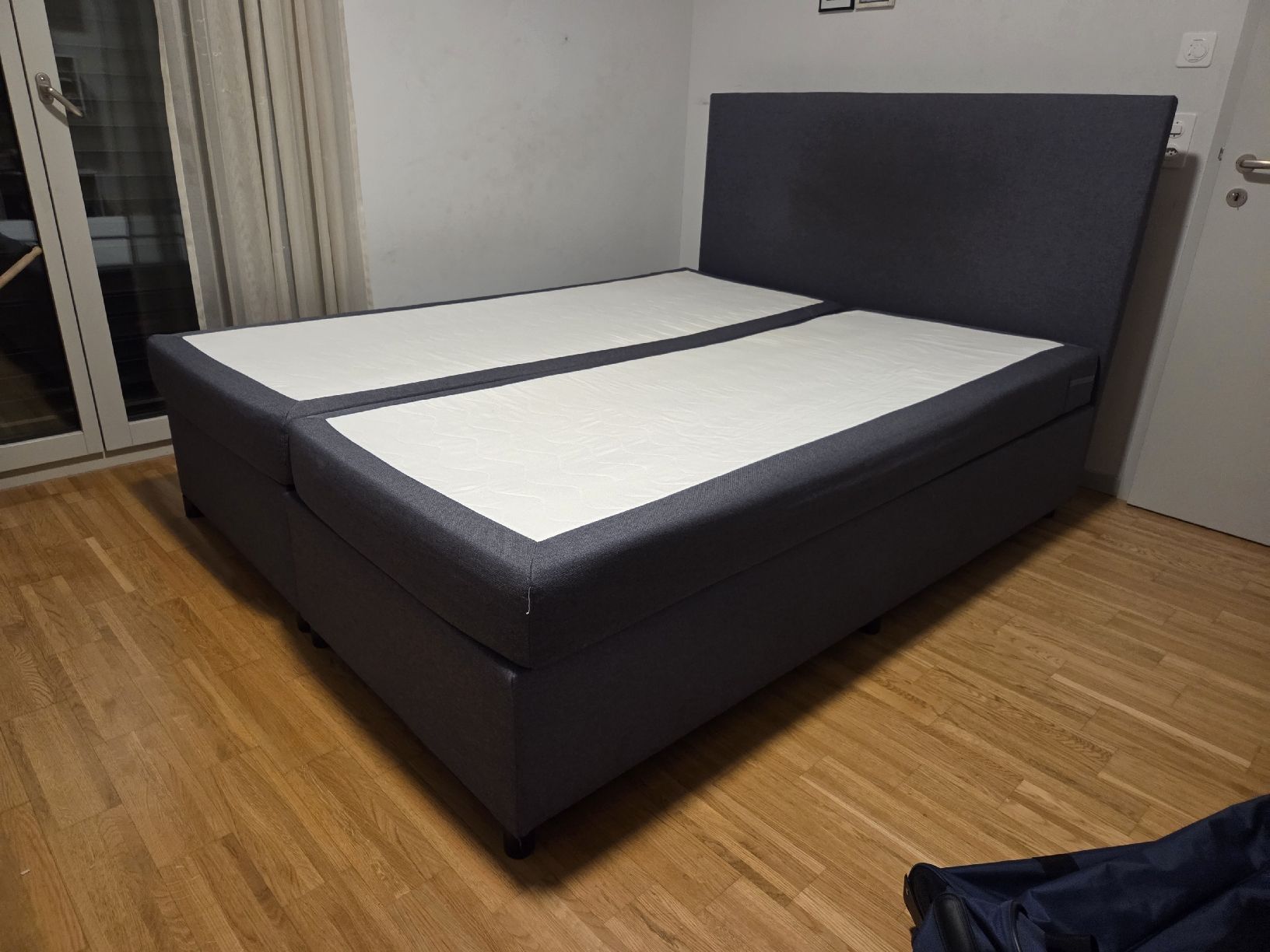 Betten: Boxspringbett Dunkelgrau – Gebraucht aus Bern von Dekthai 1