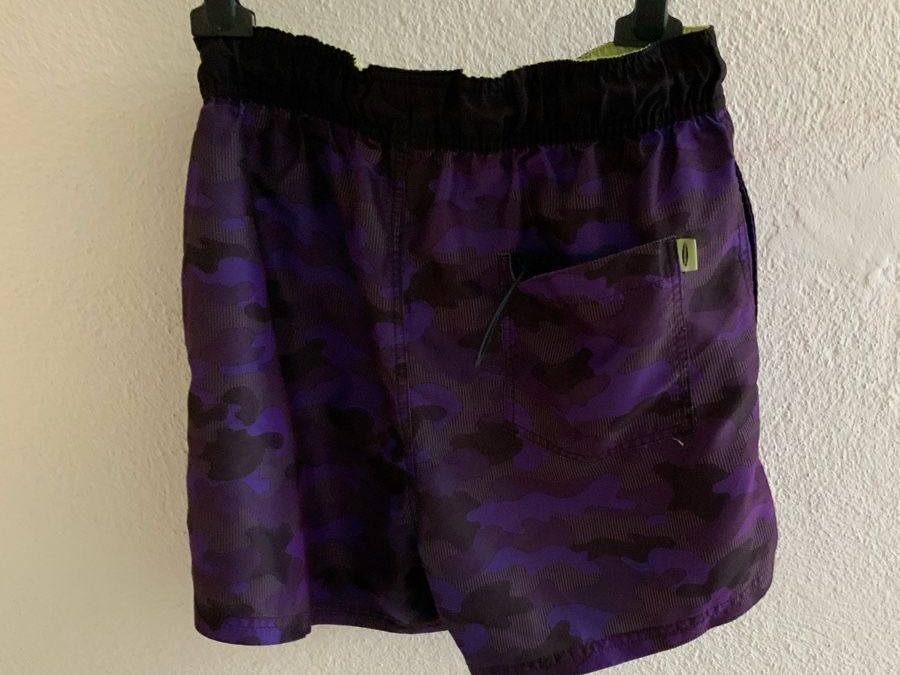 Costumi da bagno: Badehose Crivit Tarnmuster Lila Grösse 158/164 – Usato da Wallisellen venduto da ASZT 1