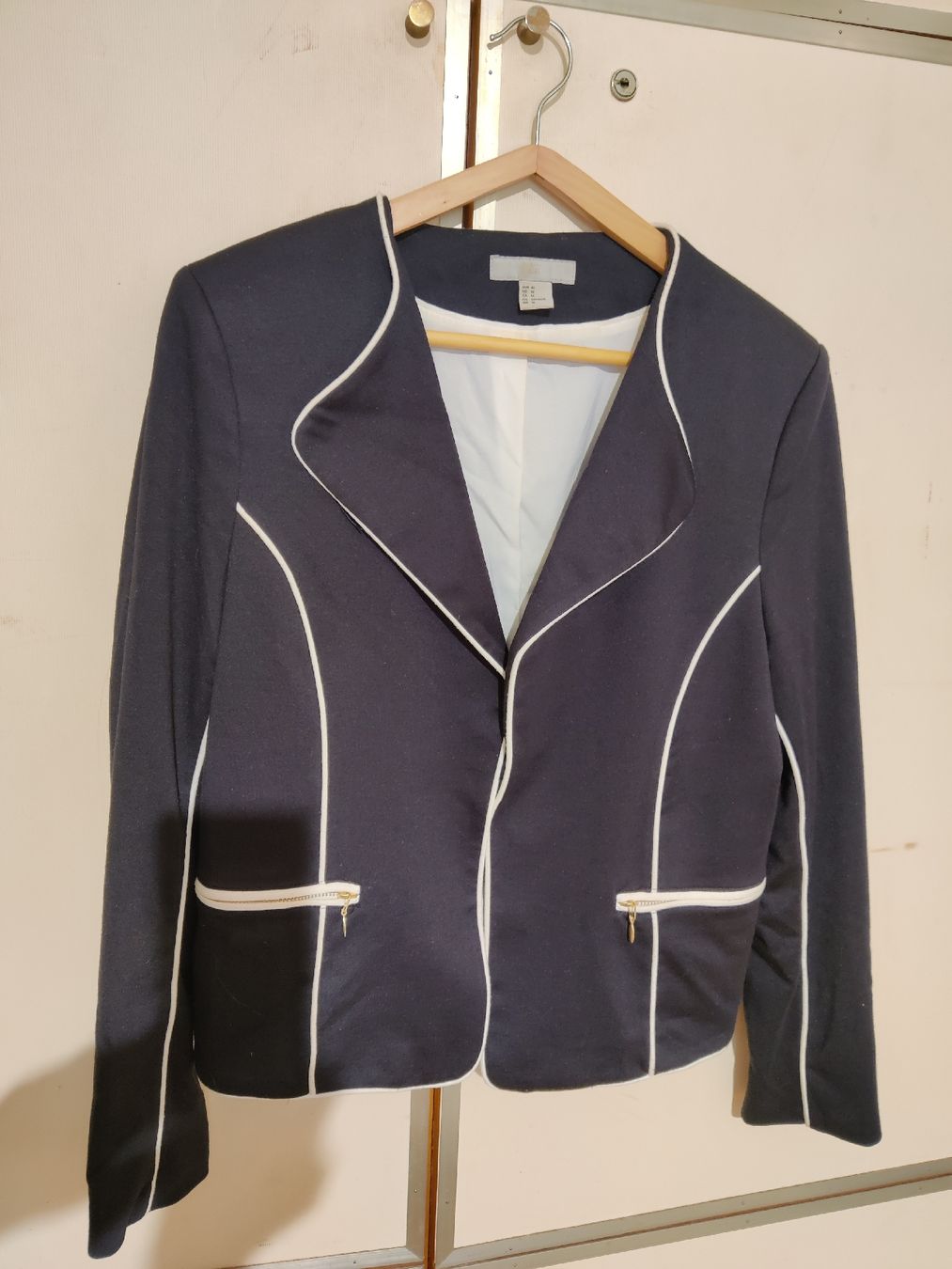 H&M Giacche: Navy Blue Jacket/brust umfang 101cms – Usato da Neirivue venduto da naz_z28w