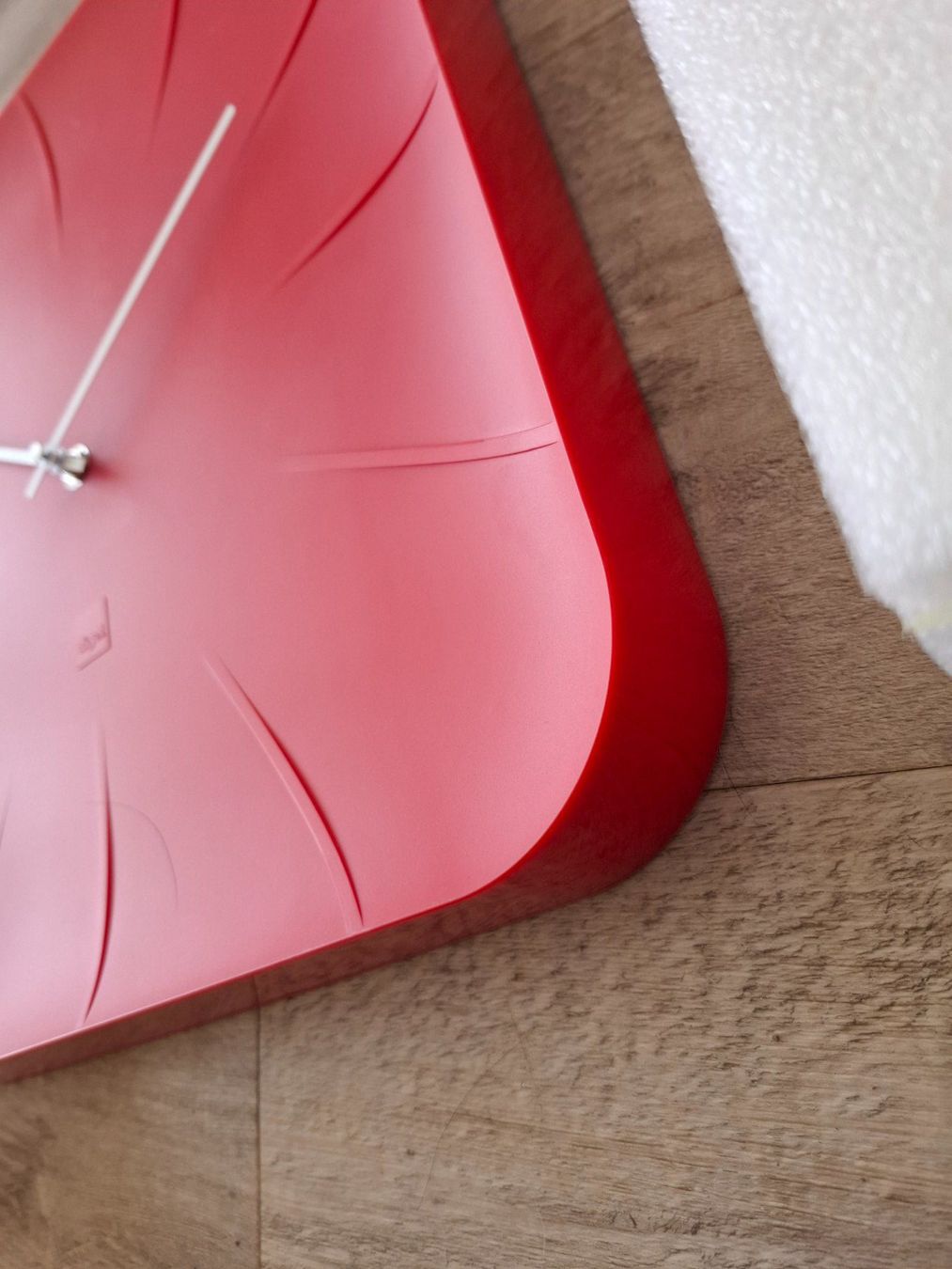 Stand- & Wanduhren: Horloge murale NEUVE rouge design moderne Sigel – Neu und originalverpackt aus Moutier von Skiaf 1
