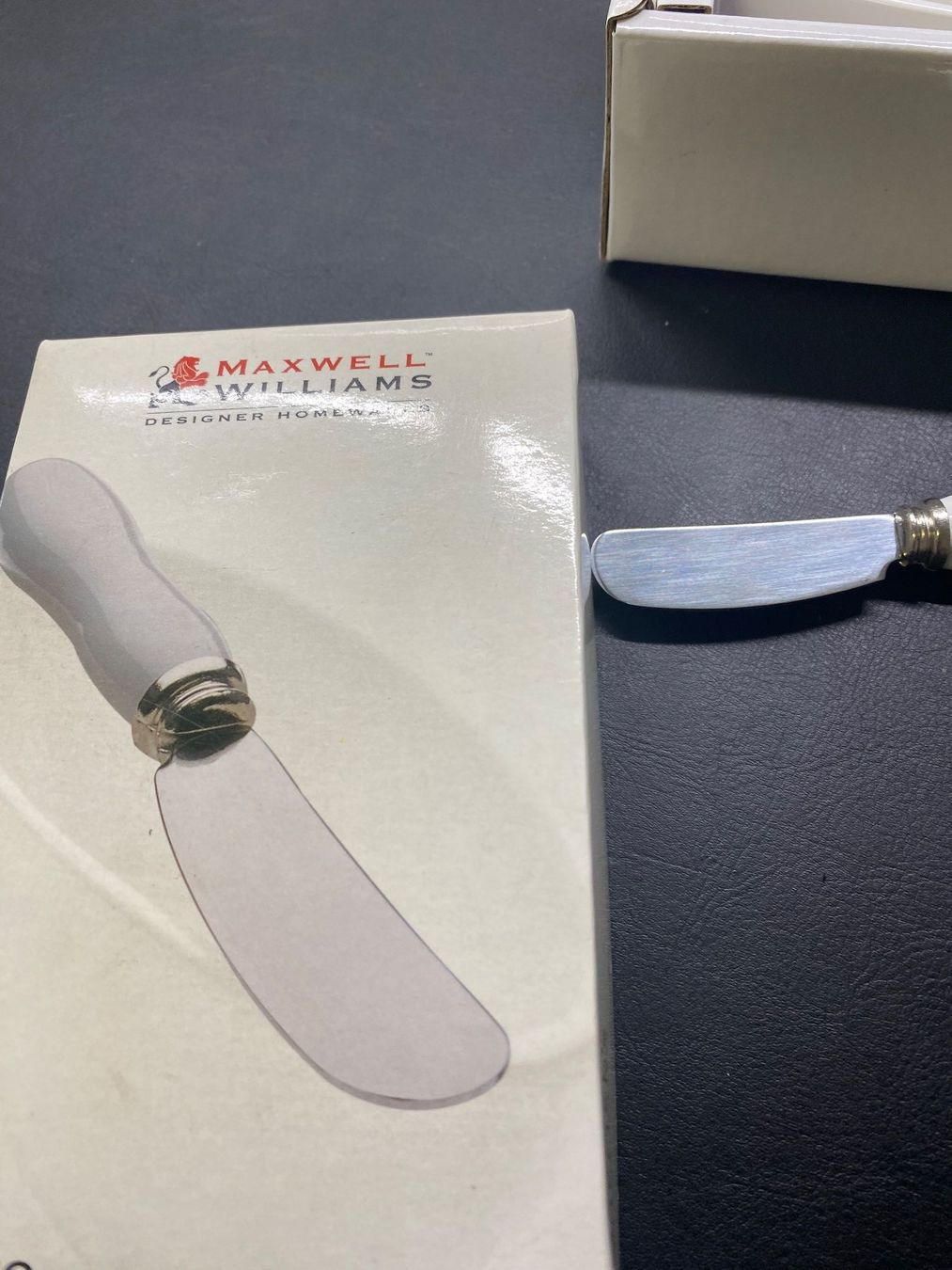 Altre Stoviglie: Ovale Paté / Butter- Schalen mit Messer - – Nuovo e nell'imballaggio originale da Abtwil SG venduto da steph61 2