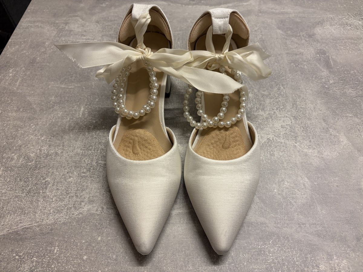 Scarpe da donna: Schuhe / Pumps Weiss - Gr. 39  – Usato da Chur venduto da notia13 1