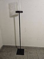 Metallständer mit Glas