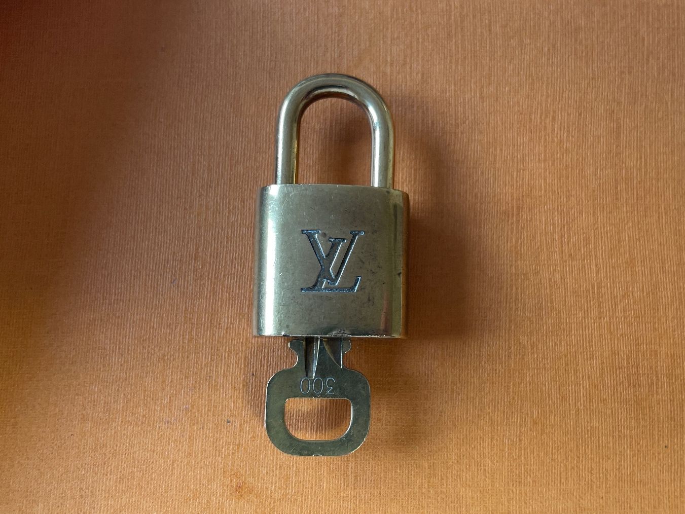Lucchetti: Louis Vuitton Schloss - Nr. 644 – Usato da Hittnau venduto da LuxAndMore