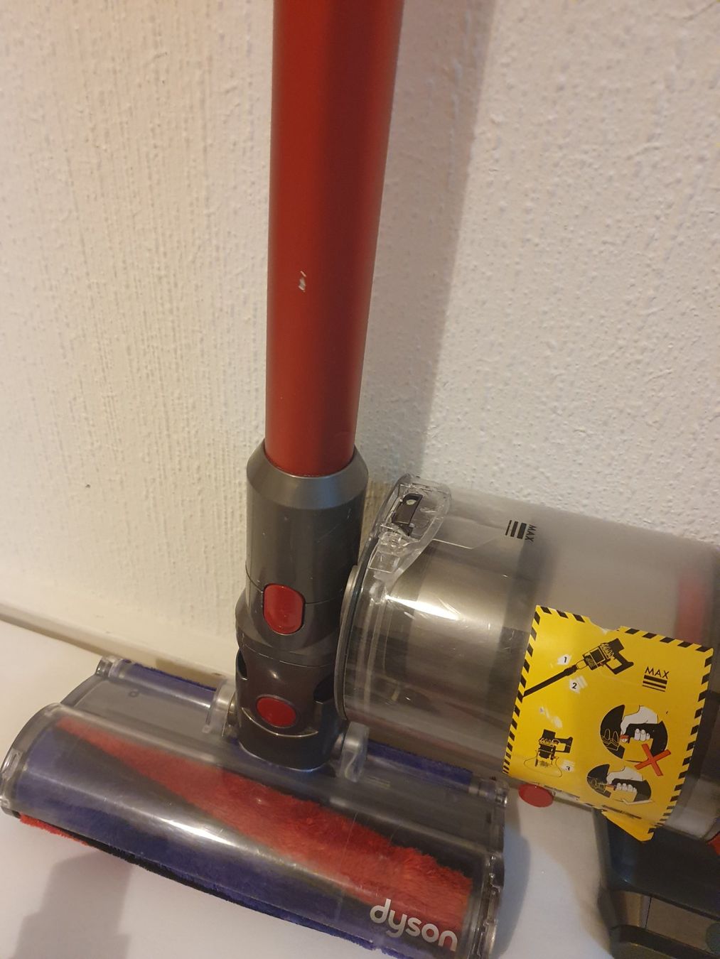 Dyson Aspirapolveri & Accessori: Dyson V10 petit réservoir sols durs – Usato da Lausanne venduto da Af2016 2