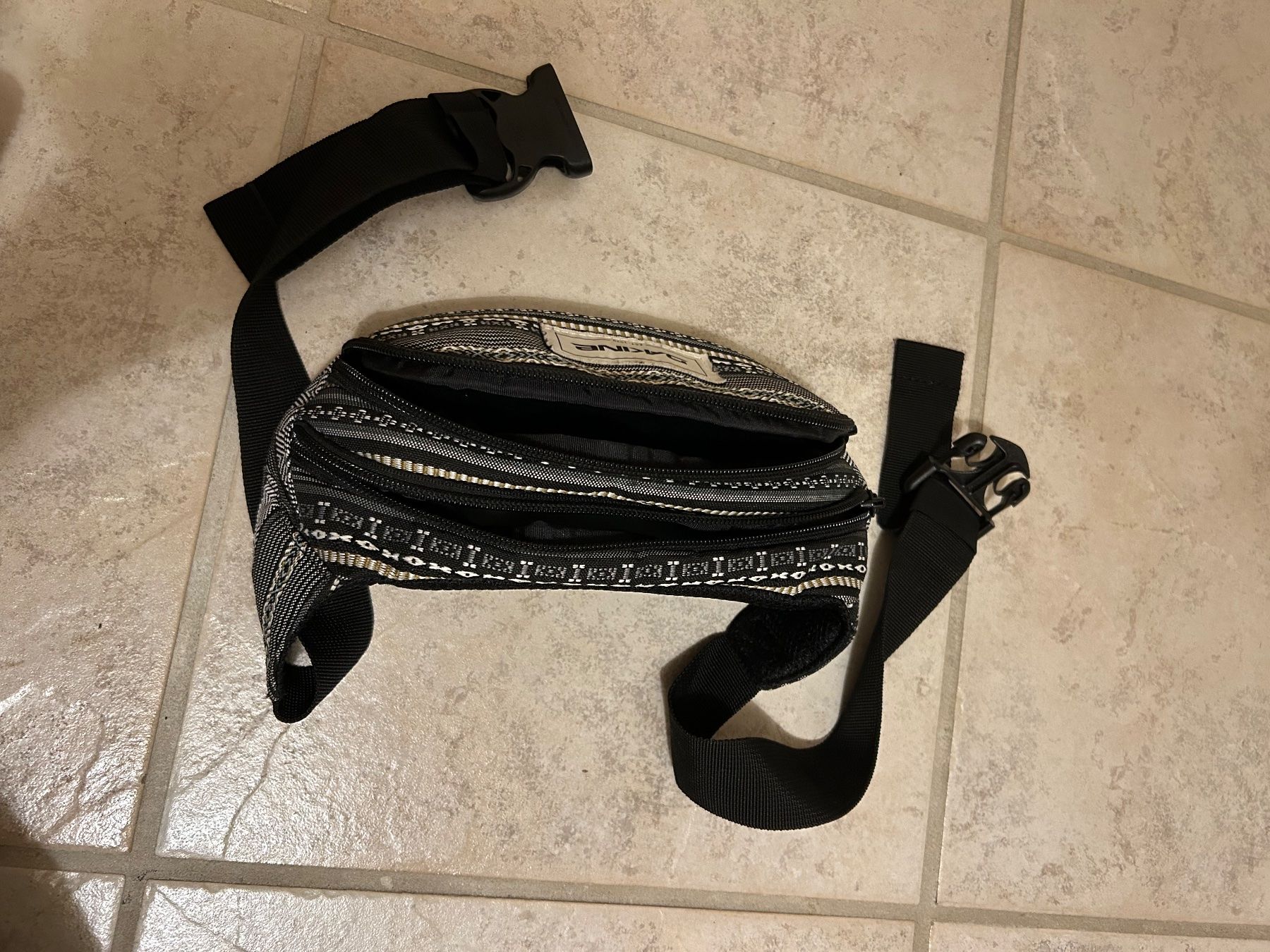 Dakine Taschen: Bauchtasche – Gebraucht aus Seuzach von hsu_7nqs