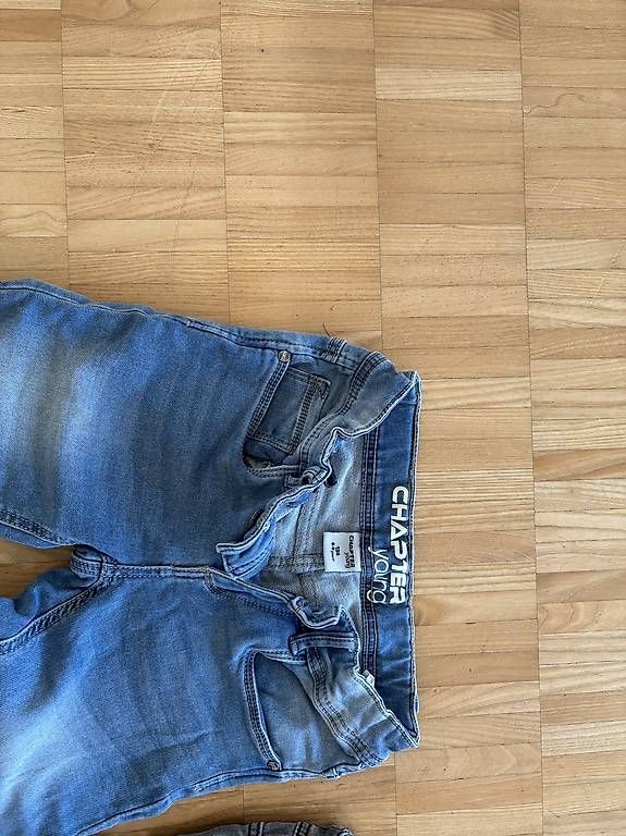 Pantaloni: 2 Jeans-Hosen, hellblau Gr. 134+ hellgrau Gr. 140 – Usato da Wangen ZH venduto da estrellita13 1